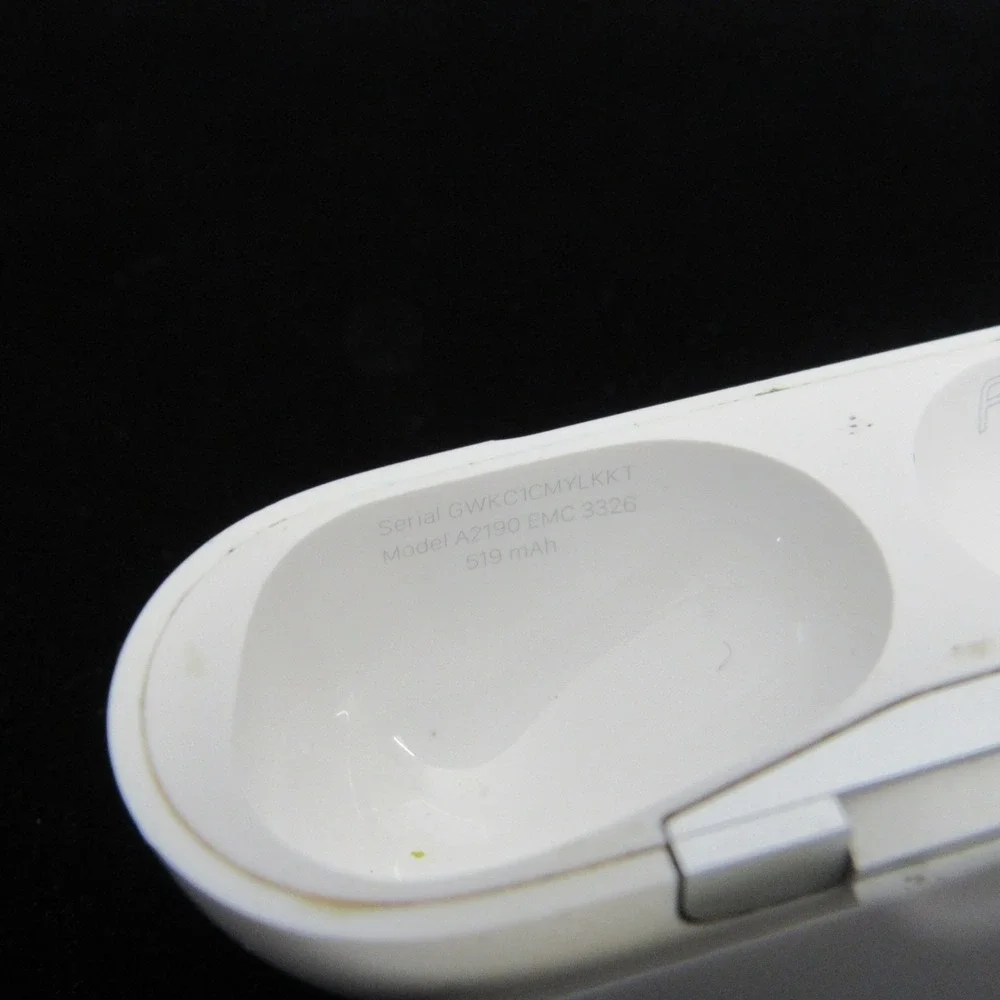Apple AirPods Pro 1st Generation (Right Earbud Not Connecting) For Parts/Repairs